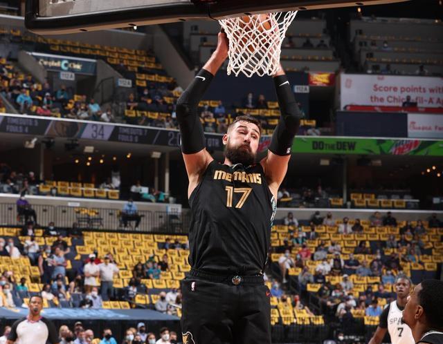 意大利男篮绝地反击马刺，瓦兰丘纳斯惊艳世界的简单介绍