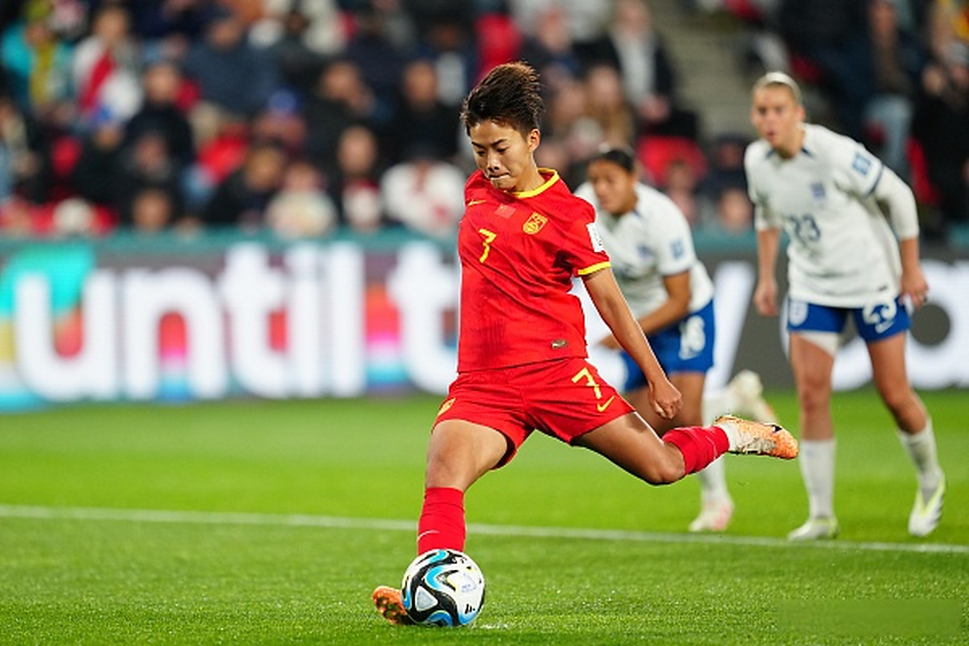 国际足球赛事中,女子联赛展露实力的简单介绍 国际足球赛事中,女子联赛展露实力的简单介绍