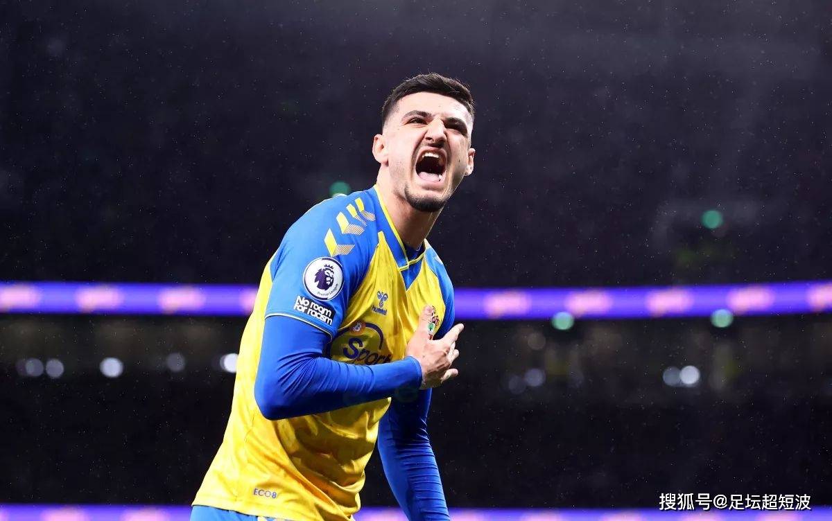 关于加蓬队表现出色，争取小组第一的信息