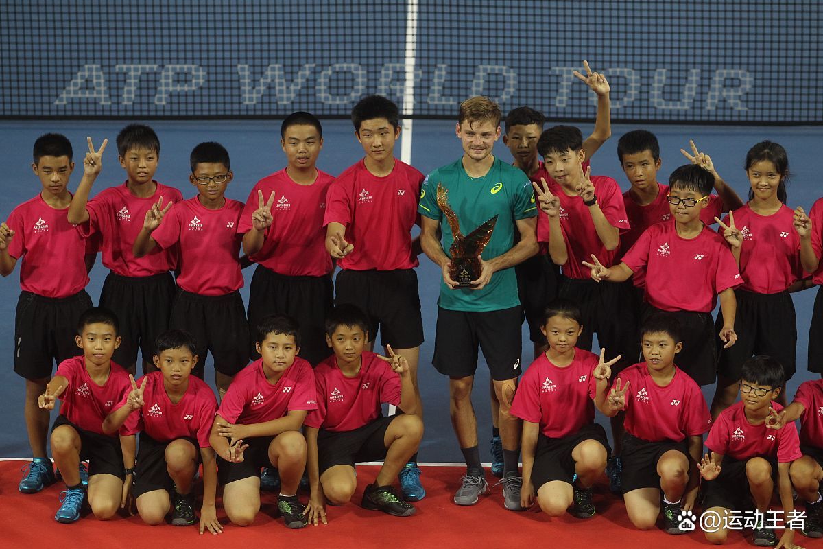 关于加蓬队表现出色，争取小组第一的信息