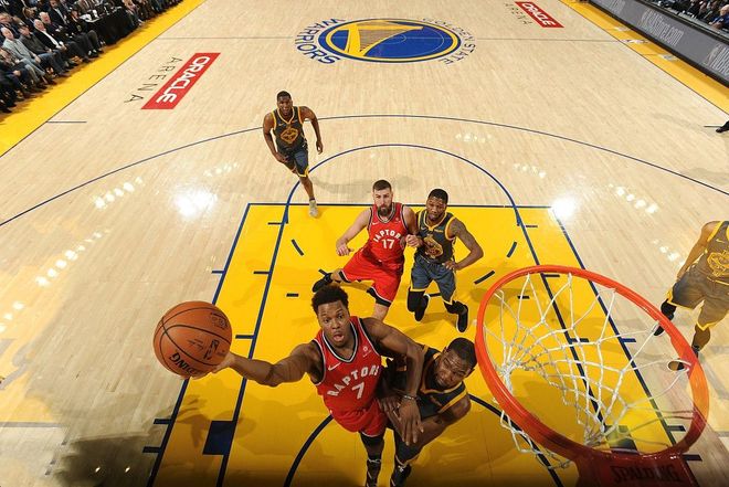 包含猛龙闪耀双星，客场大胜对手的词条