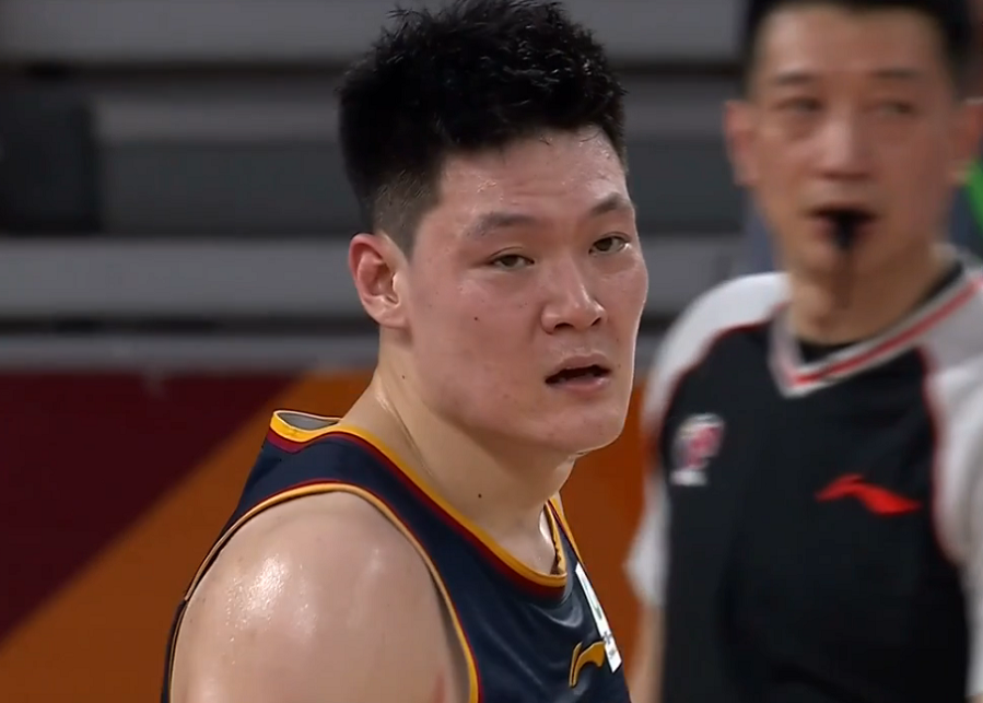 包含狭路相逢，谁将主宰这场比赛？的词条