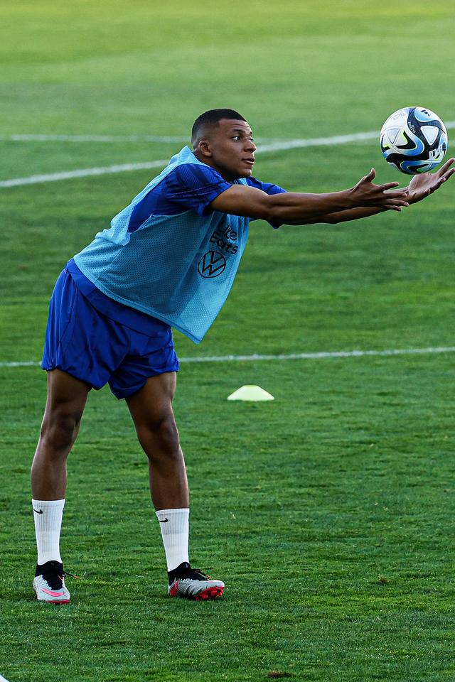 震撼登场:法国足球赛场上的绝对实力的简单介绍 震撼登场:法国足球赛场上的绝对实力的简单介绍