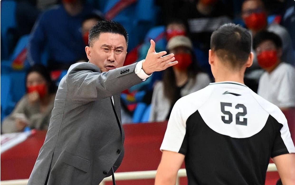 篮球教练发布线上训练课程,助球迷保持锻炼的简单介绍 篮球教练发布线上训练课程,助球迷保持锻炼的简单介绍