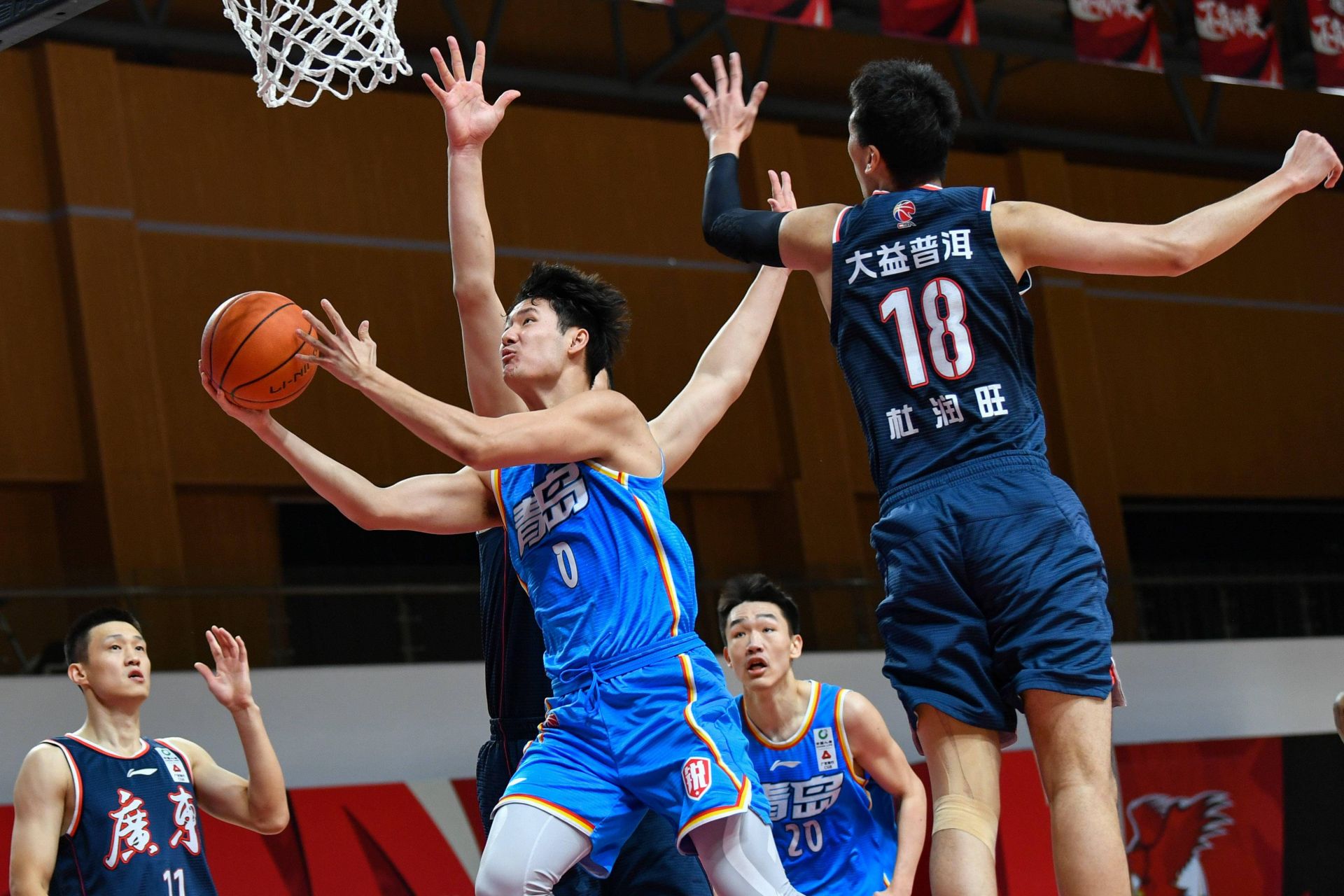 河南男篮大胜青岛队,成功卫冕的简单介绍 河南男篮大胜青岛队,成功卫冕的简单介绍