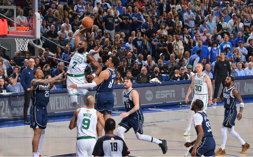 关于凯尔特人碾压独行侠,莫里斯爆发神勇的信息 关于凯尔特人碾压独行侠,莫里斯爆发神勇的信息