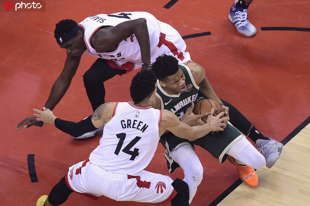 包含广东队险胜雄鹿,伦纳德关键制胜的词条 包含广东队险胜雄鹿,伦纳德关键制胜的词条