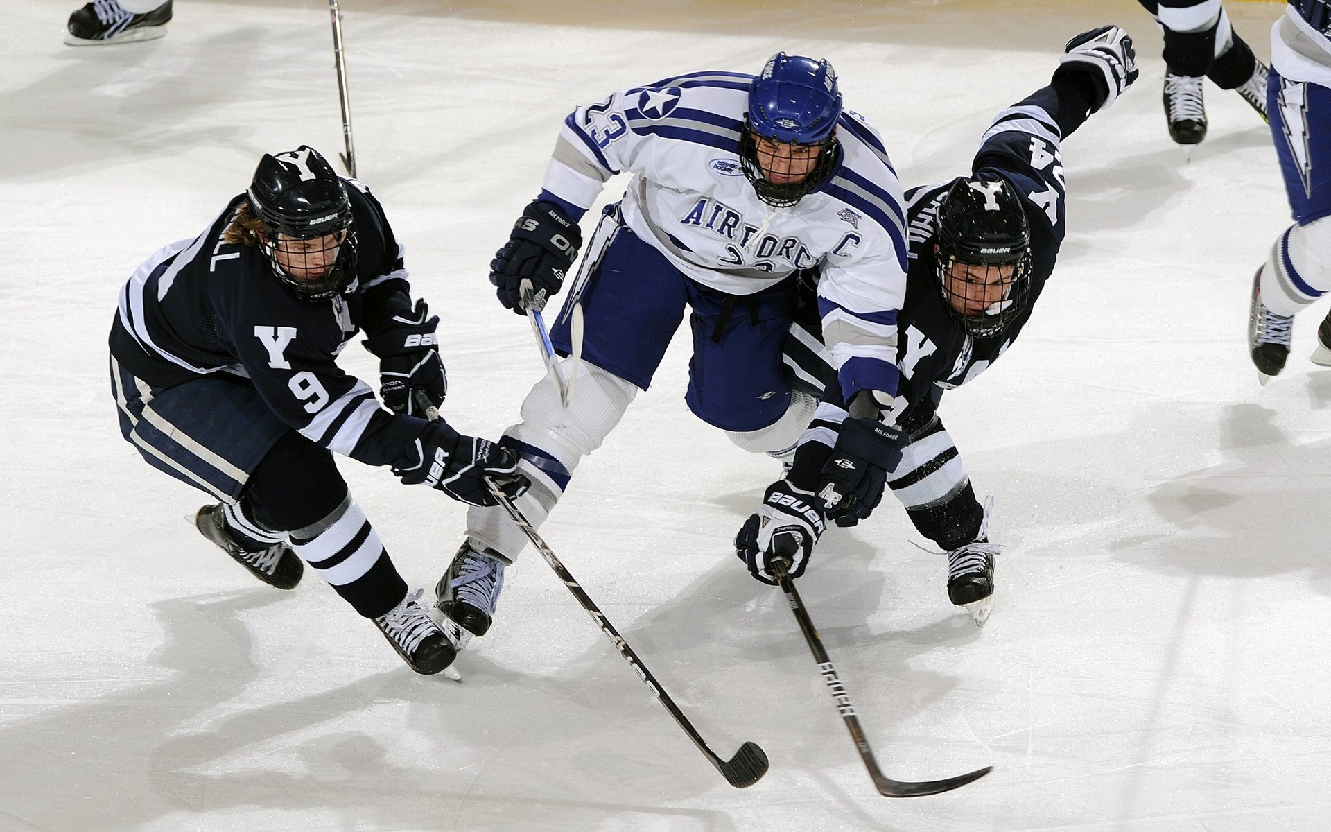 红牛绝杀威廉姆斯，周冠宇状态火热点燃赛道激情