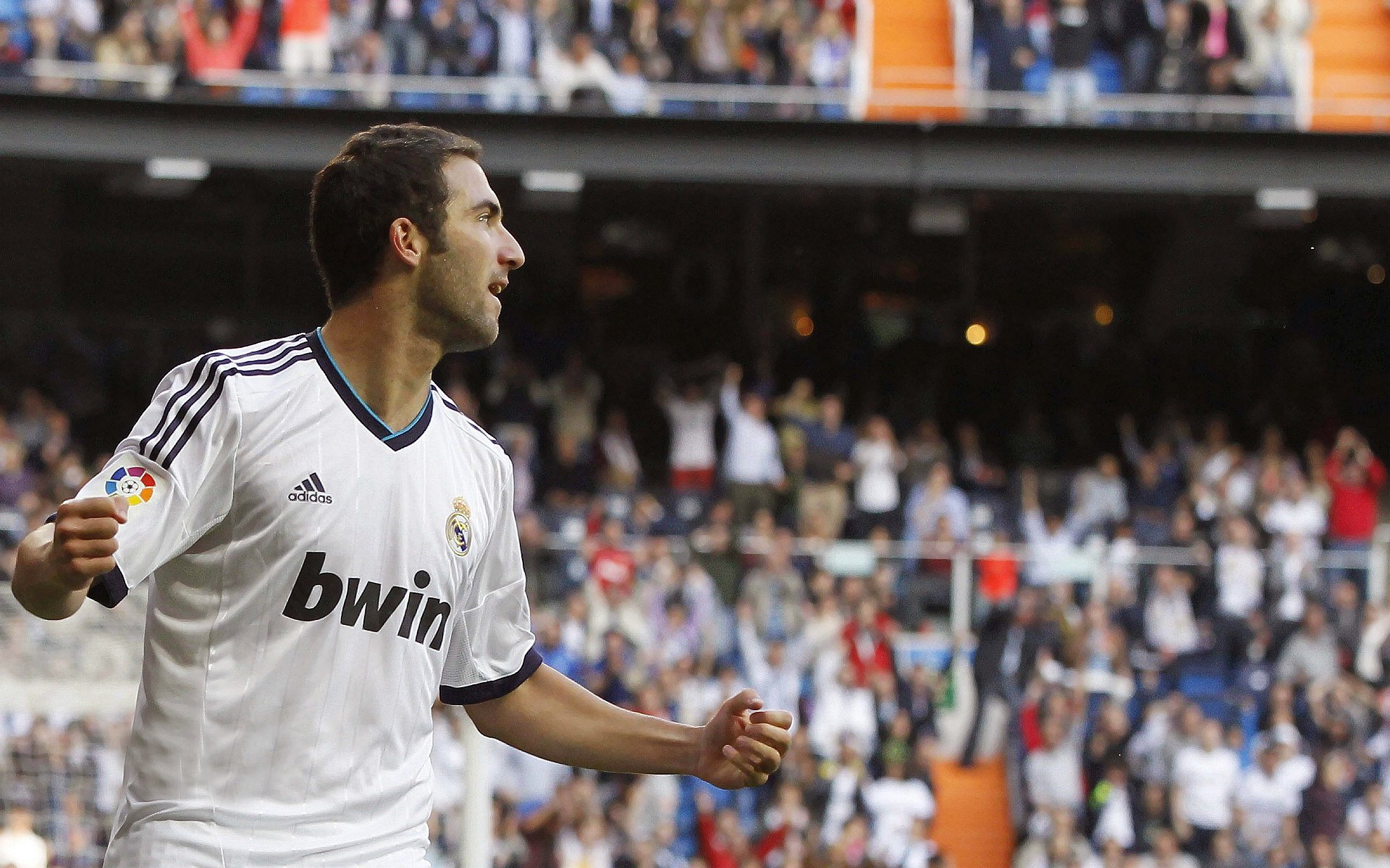 多特蒙德鏖战克罗地亚，范戴克一锤定音，点燃欧洲赛场之夜