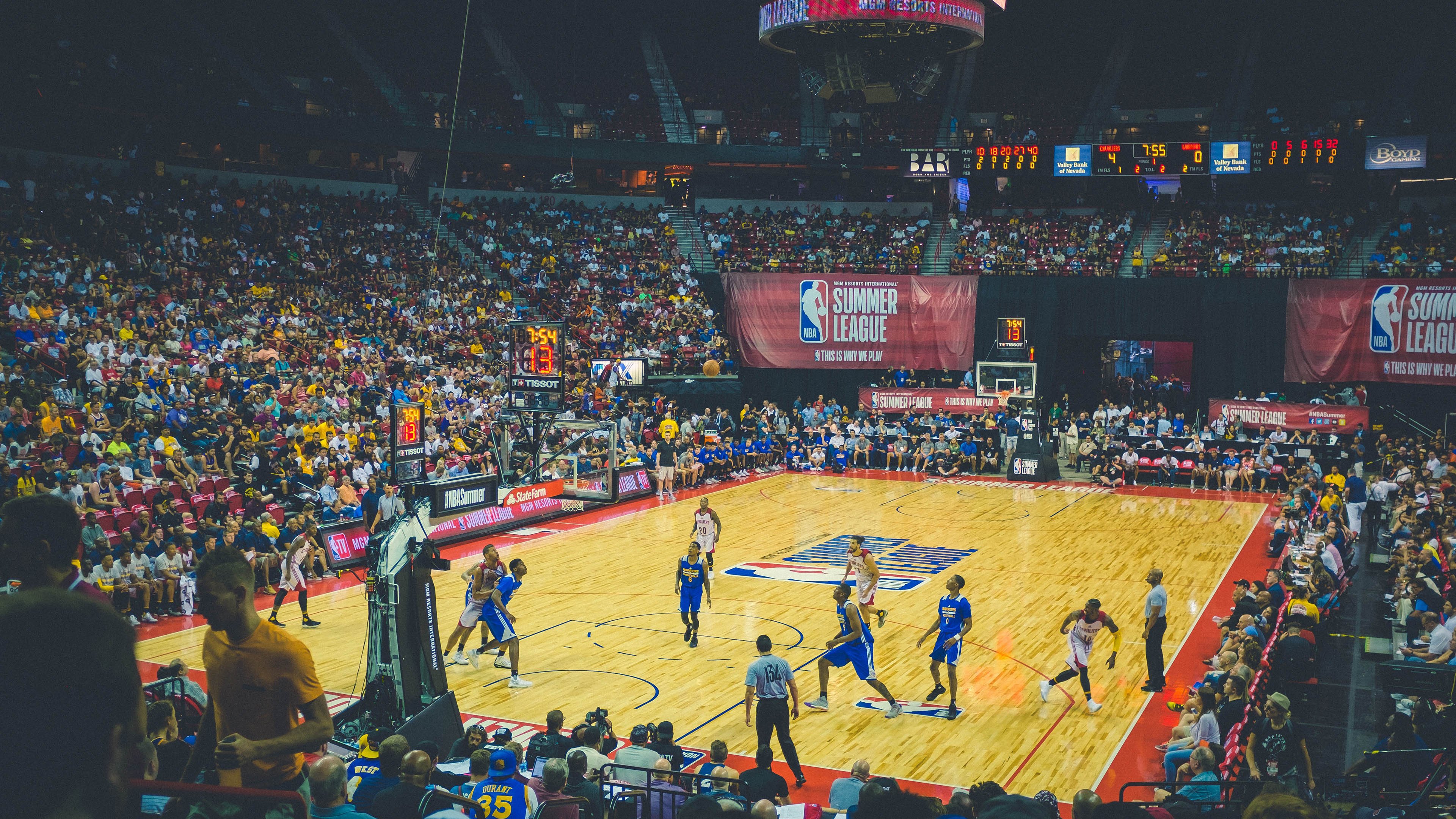 掘金翻盘骑士，王哲林统治全场